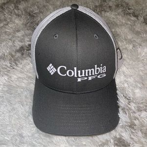 Columbia Hat Size L/XL in Gray